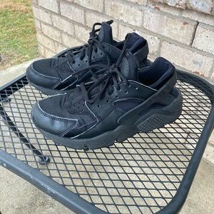 All Black Nike Air Huarache Women’s shoes